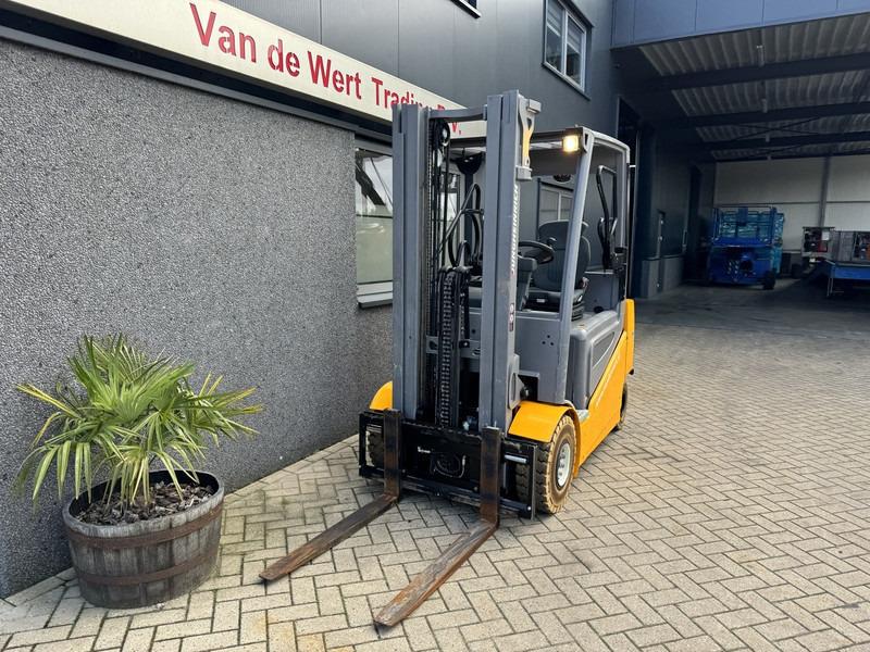 Electric forklift EFG 425S Triplo 500 Freelift/Sideshift/4e Functie Elektrisch 2016 EFG 425S Triplo 500 Freelift/Sideshift/4e Functie Elektrisch 2016- Photo 4