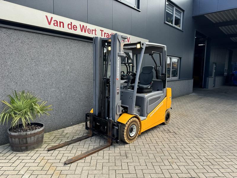 Electric forklift EFG 425S Triplo 500 Freelift/Sideshift/4e Functie Elektrisch 2016 EFG 425S Triplo 500 Freelift/Sideshift/4e Functie Elektrisch 2016- Photo 2