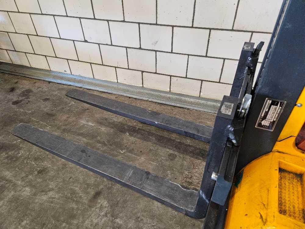 Pallet truck EMC B10 EMC B10- Photo 9