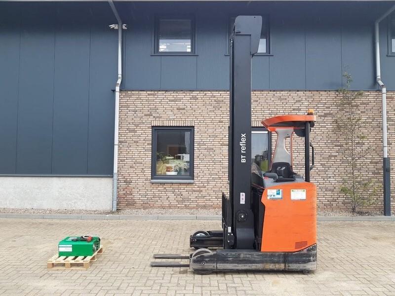 Reach truck RRE180H Toyota 1.8 ton Triplex Freelift Sideshift Elektra Reachtruck RRE180H Toyota 1.8 ton Triplex Freelift Sideshift Elektra Reachtruck- Photo 4