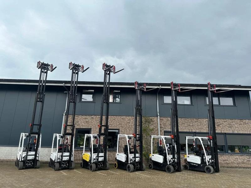 Electric forklift J1.8XN MWB 1.8 ton Triplex Freelift Sideshift Positioner Elektra Heftruck Accu 2023 J1.8XN MWB 1.8 ton Triplex Freelift Sideshift Positioner Elektra Heftruck Accu 2023- Photo 9