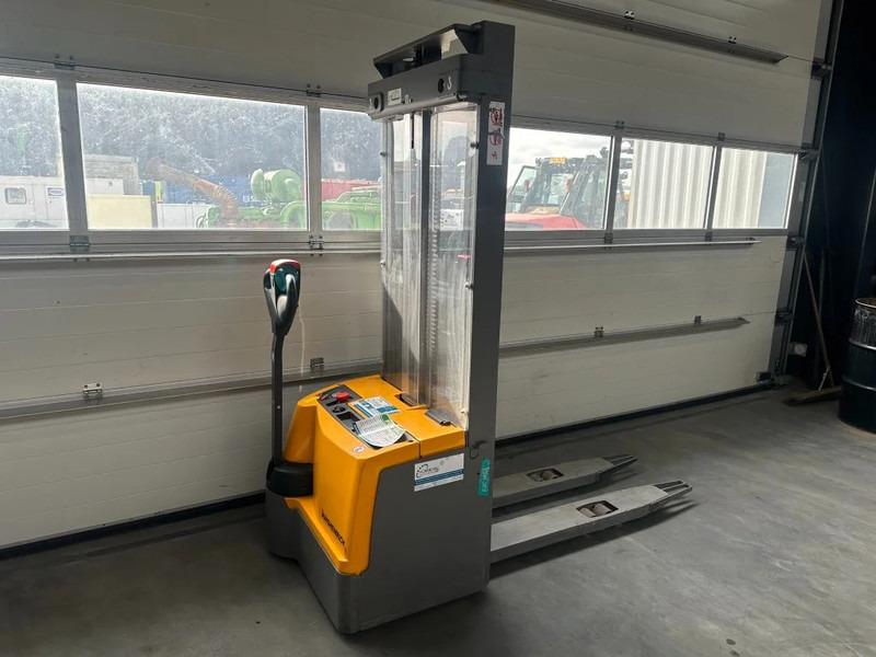 Stacker EJC M13 1300 kg Elektra Stapelaar 335 cm hefhoogte Als nieuw 2021 ! 100 uur ! EJC M13 1300 kg Elektra Stapelaar 335 cm hefhoogte Als nieuw 2021 ! 100 uur !- Photo 10