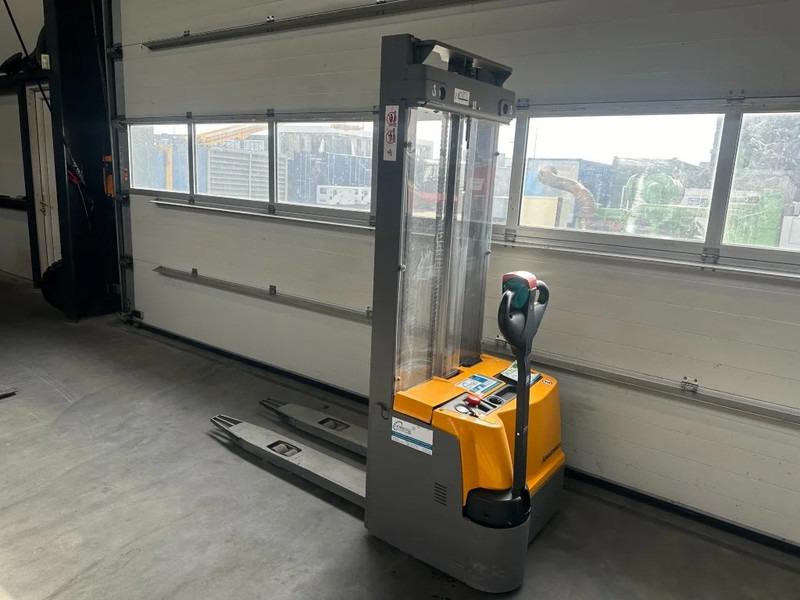 Stacker EJC M13 1300 kg Elektra Stapelaar 335 cm hefhoogte Als nieuw 2021 ! 100 uur ! EJC M13 1300 kg Elektra Stapelaar 335 cm hefhoogte Als nieuw 2021 ! 100 uur !- Photo 7