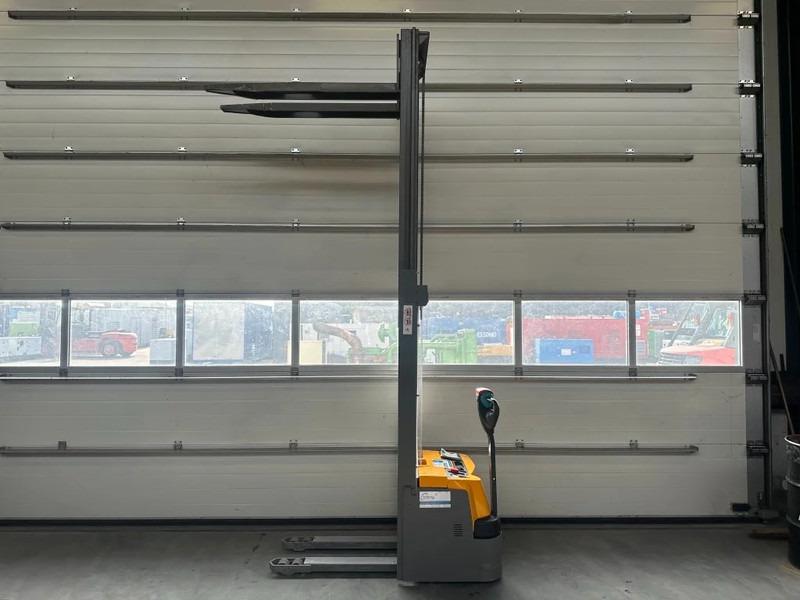 Stacker EJC M13 1300 kg Elektra Stapelaar 335 cm hefhoogte Als nieuw 2021 ! 100 uur ! EJC M13 1300 kg Elektra Stapelaar 335 cm hefhoogte Als nieuw 2021 ! 100 uur !- Photo 4