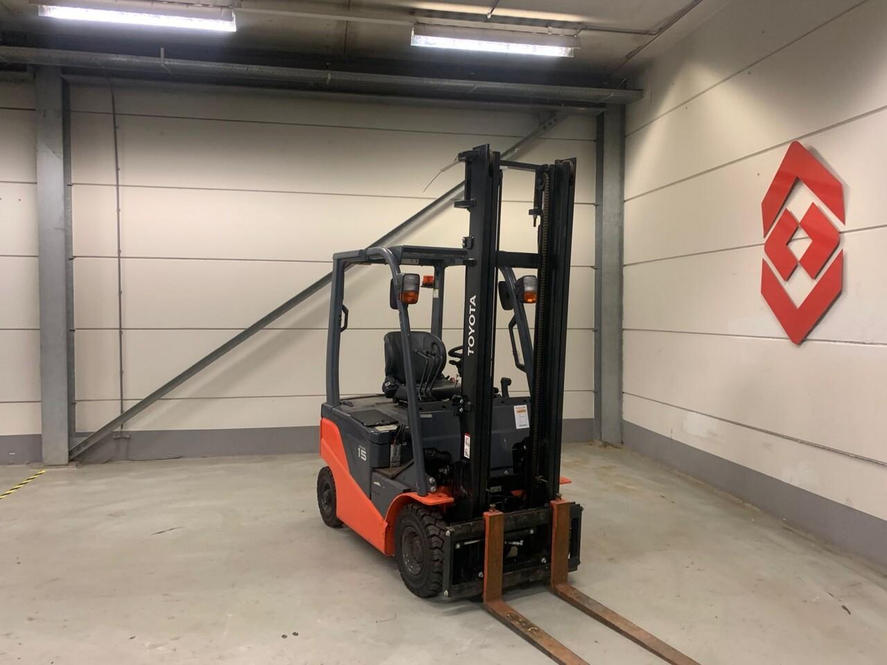 Diesel forklift- Photo 4