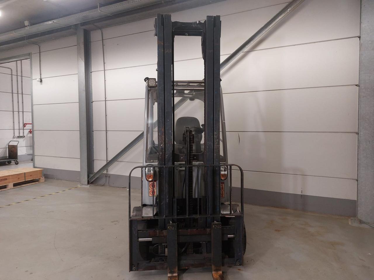 Diesel forklift- Photo 5