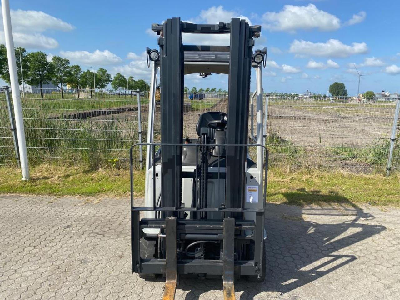 Diesel forklift- Photo 5