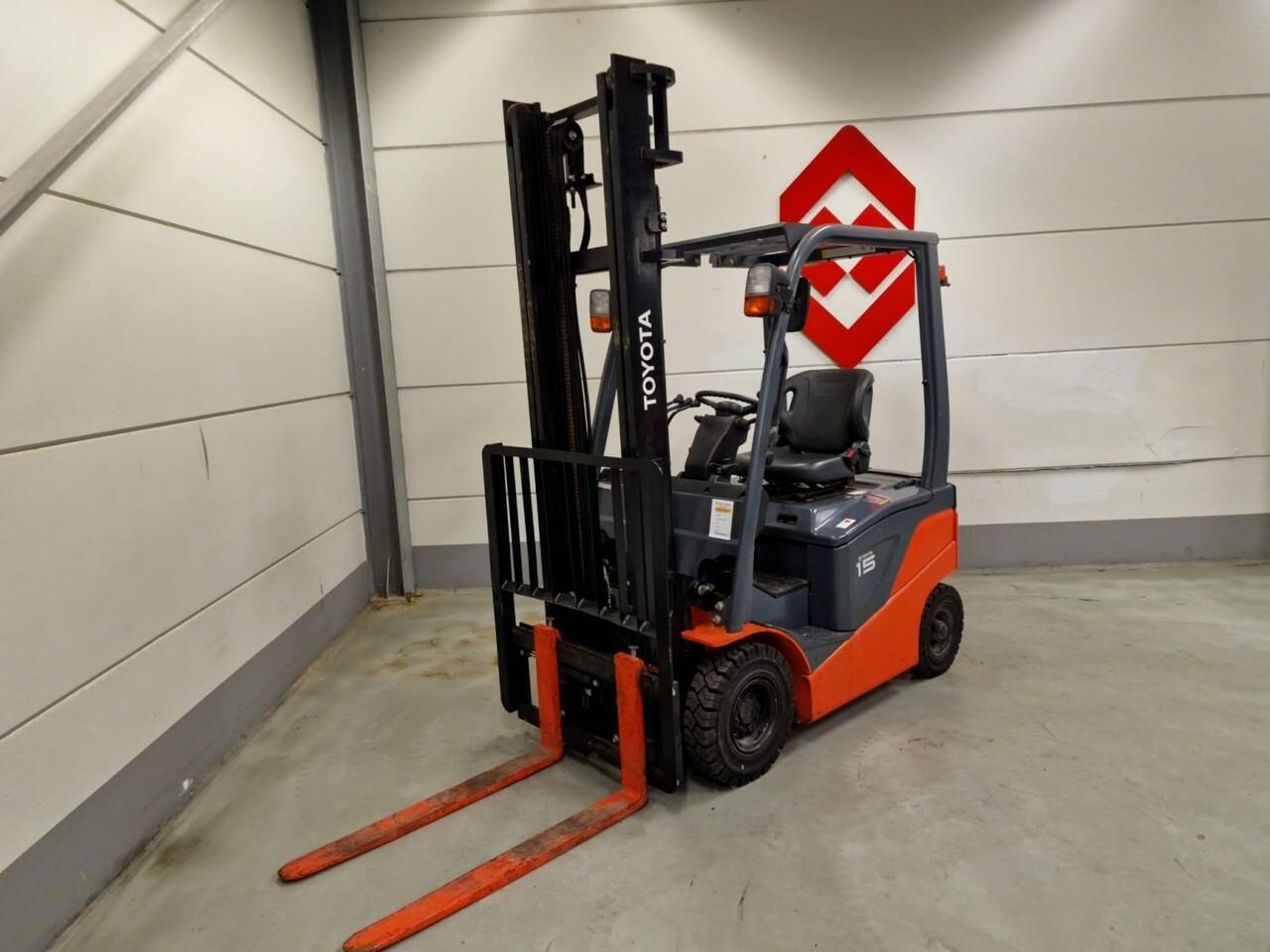 Diesel forklift- Photo 4