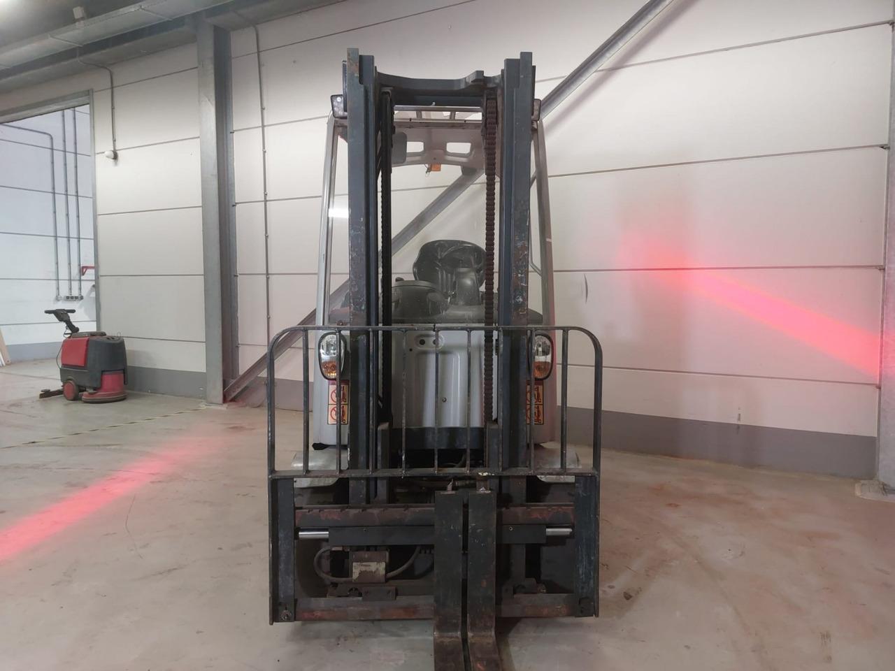 Diesel forklift- Photo 5