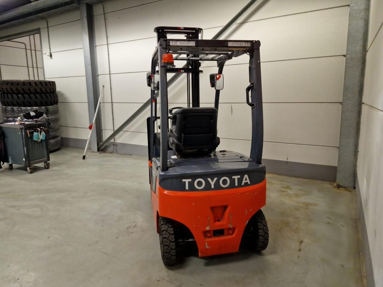 Diesel forklift- Photo 8