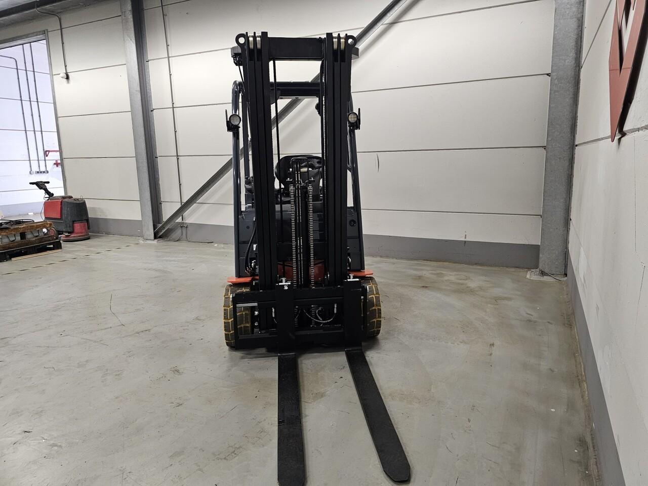 Electric forklift- Photo 8