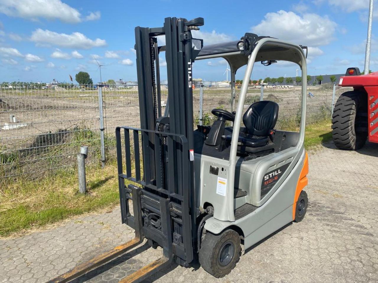 Diesel forklift- Photo 4