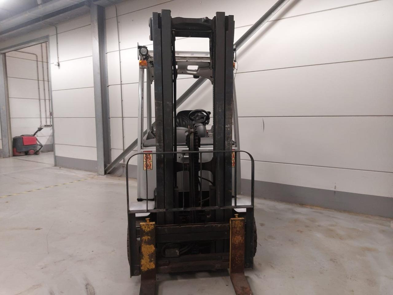 Diesel forklift- Photo 5