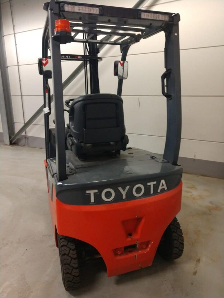 Diesel forklift- Photo 7