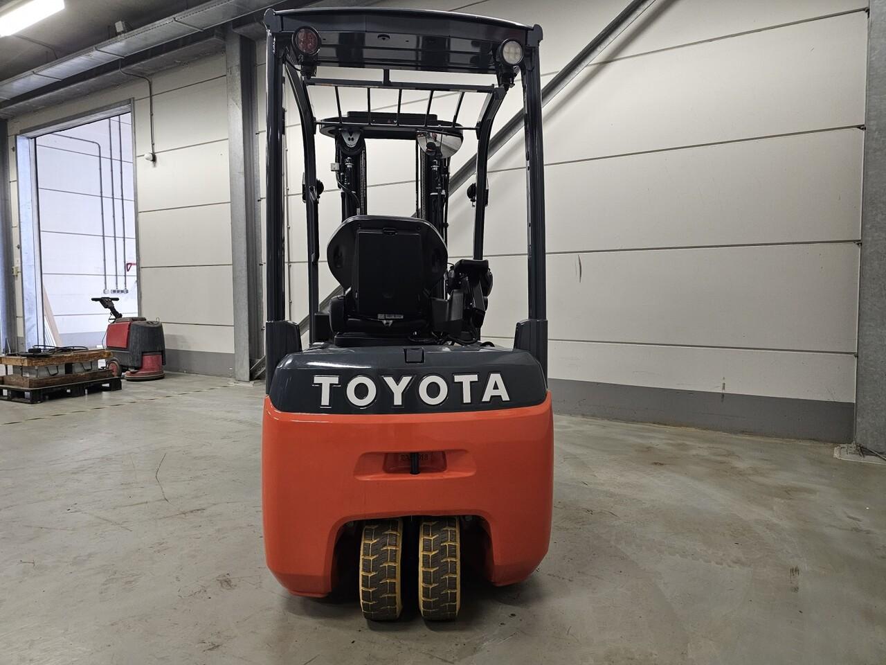 Electric forklift- Photo 7