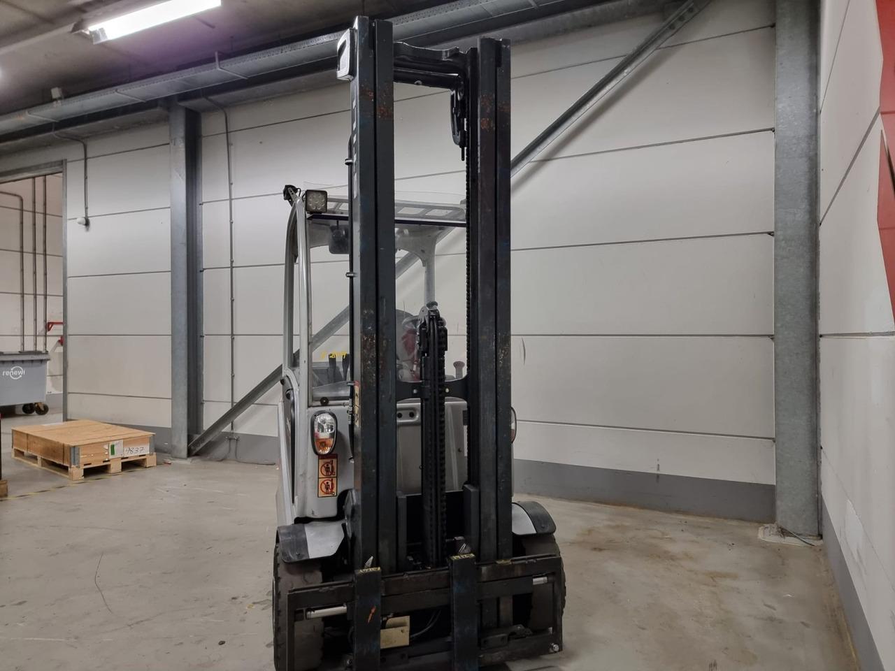 Diesel forklift- Photo 5