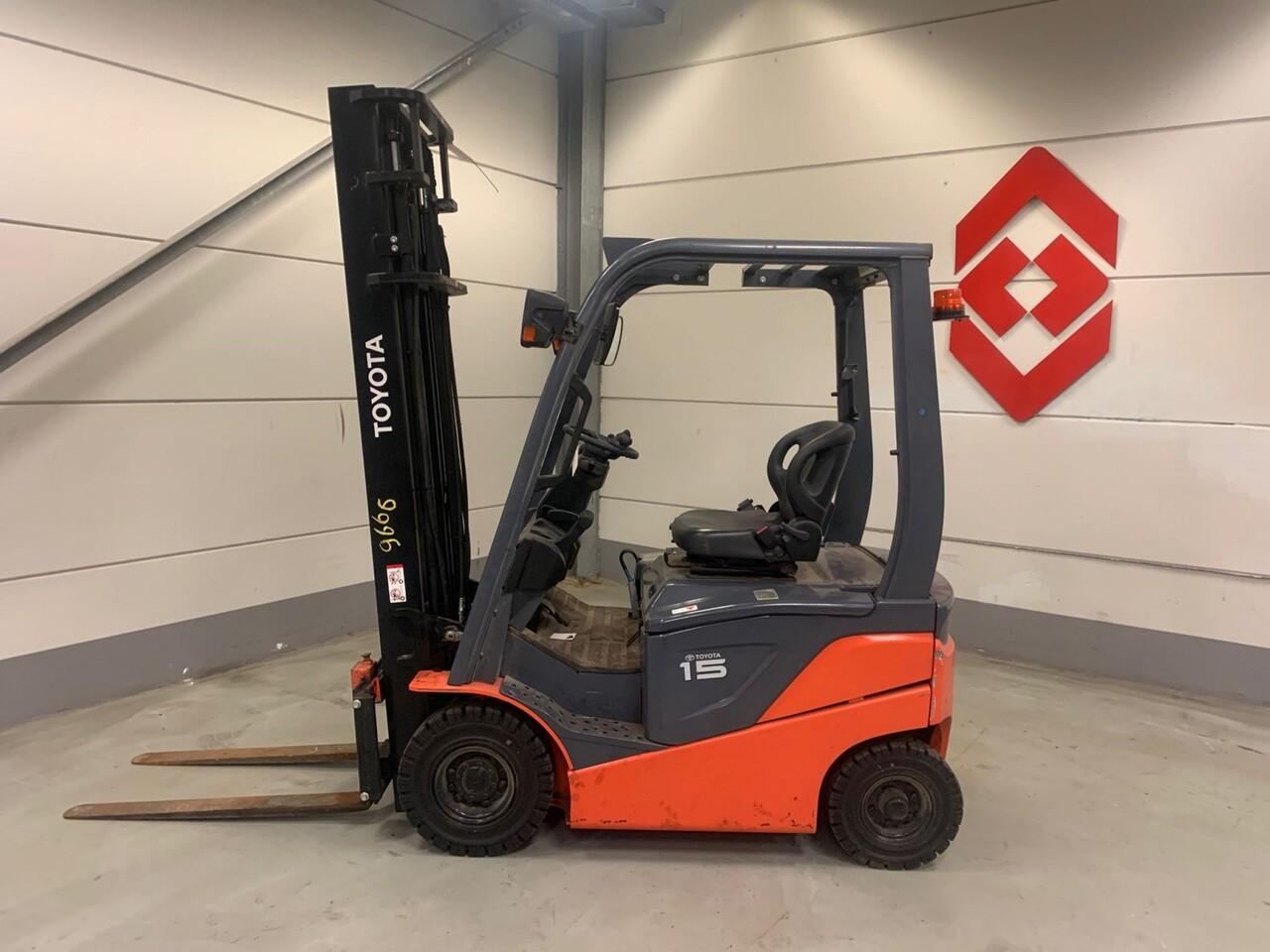 Diesel forklift- Photo 2