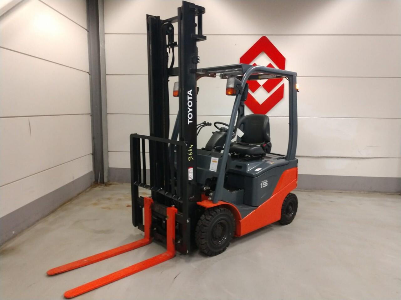 Diesel forklift- Photo 3