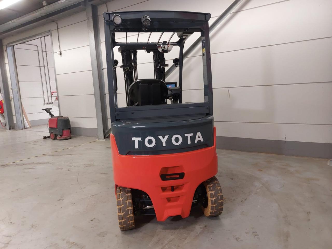 Diesel forklift- Photo 8