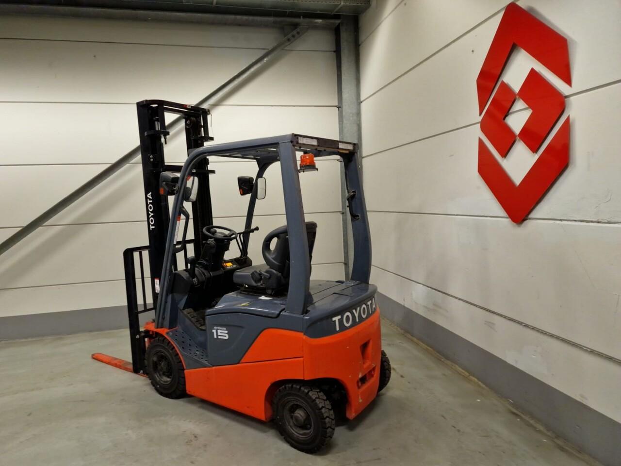 Diesel forklift- Photo 6