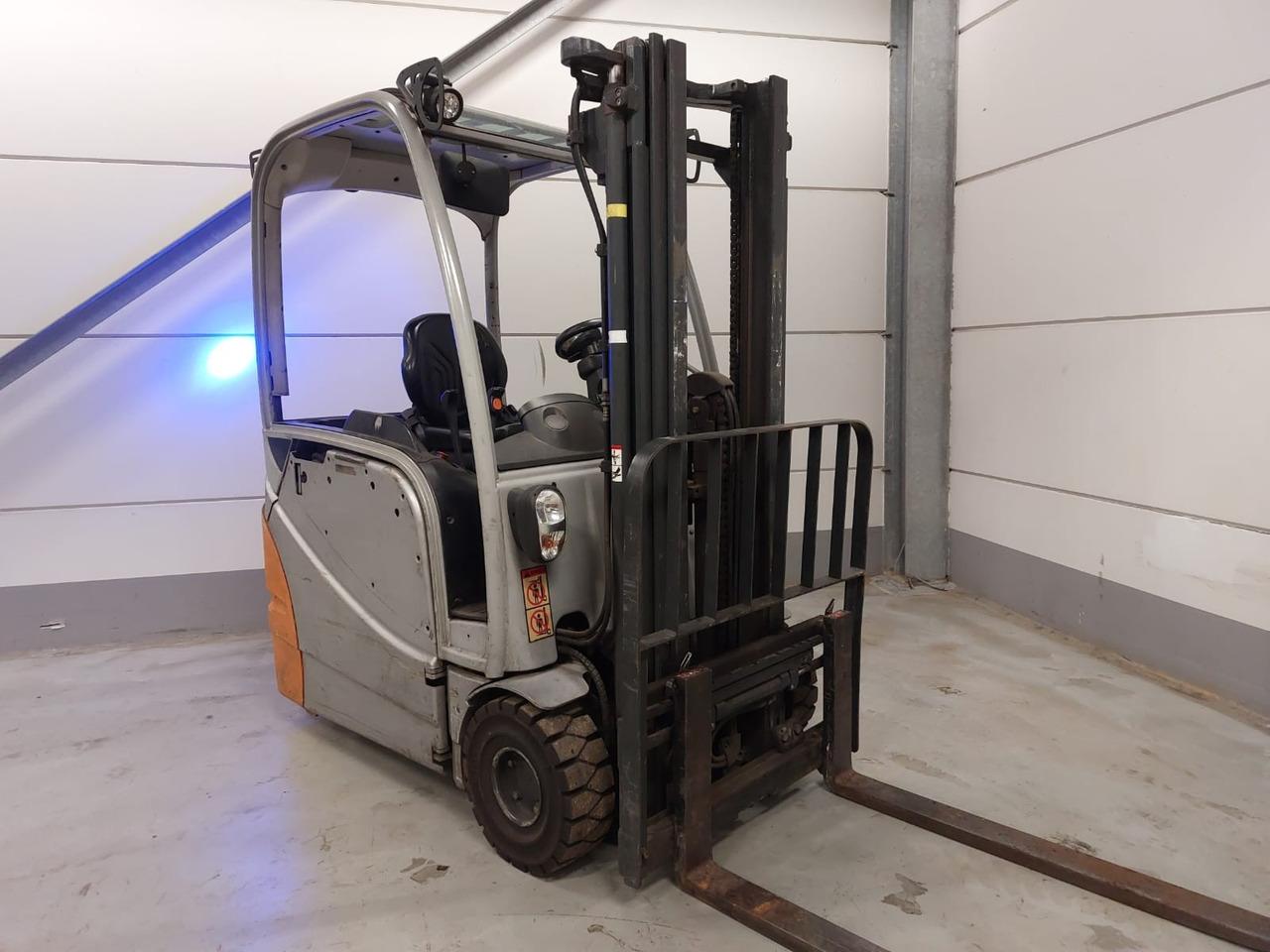 Electric forklift- Photo 3