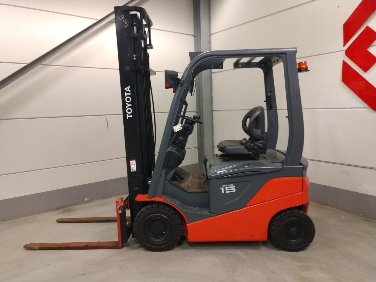 Diesel forklift- Photo 2