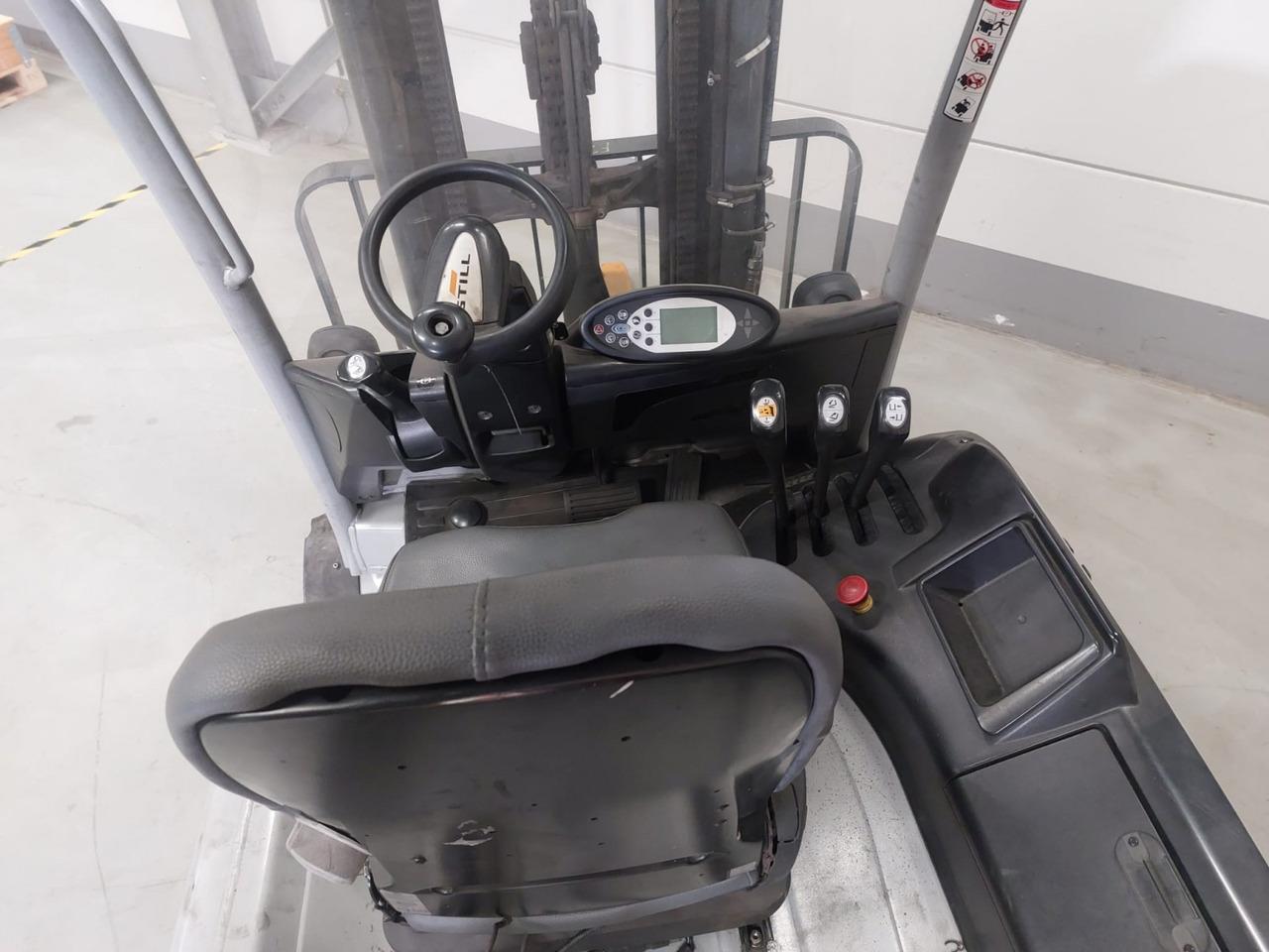 Diesel forklift- Photo 9