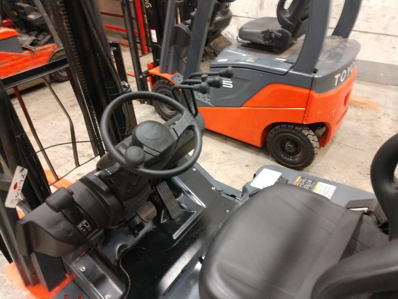 Diesel forklift- Photo 8