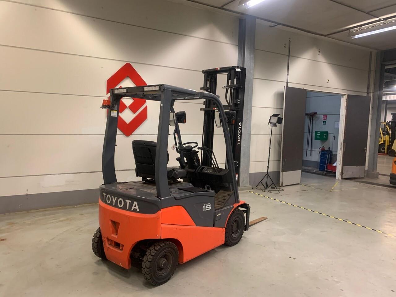 Diesel forklift- Photo 7