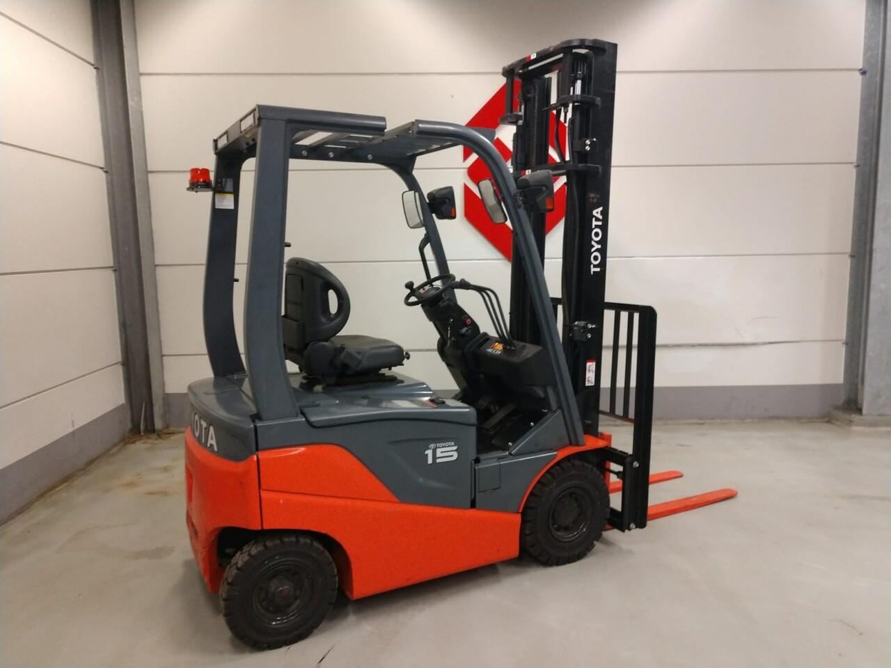 Diesel forklift- Photo 6