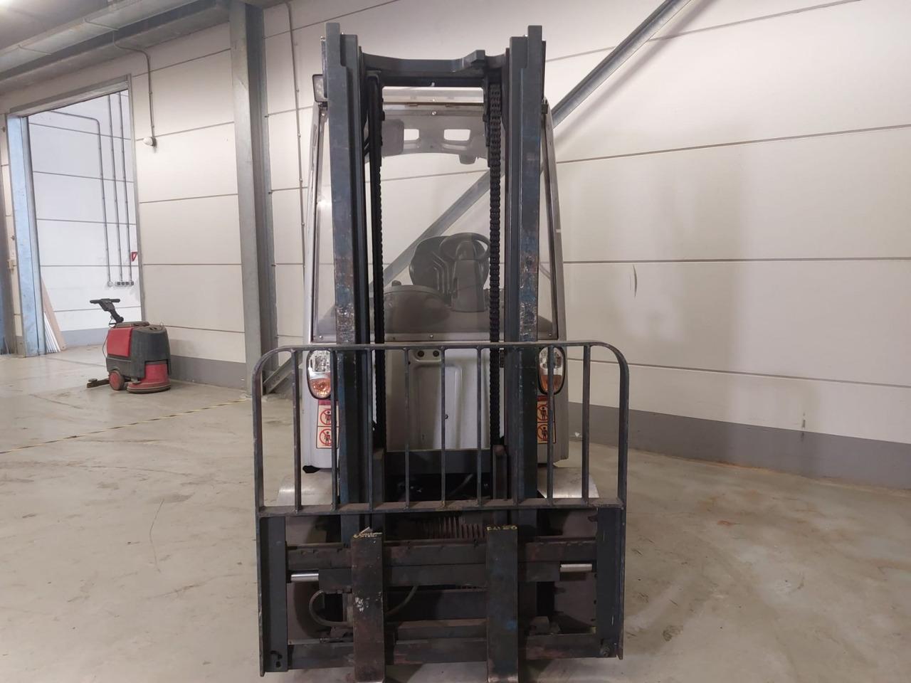 Diesel forklift- Photo 5