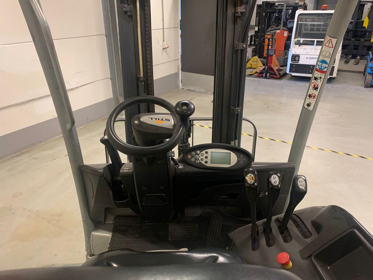 Diesel forklift- Photo 9