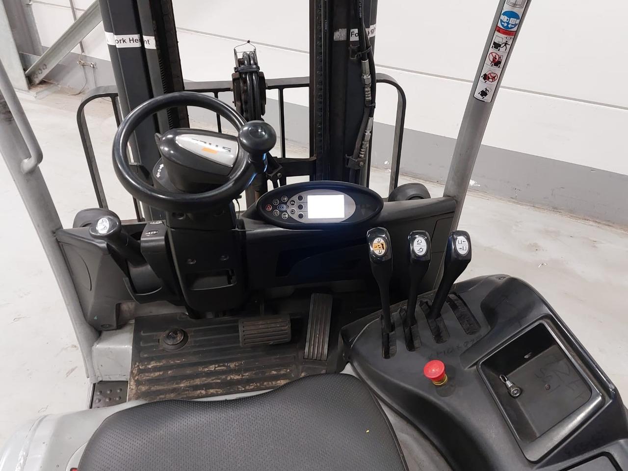 Electric forklift- Photo 8