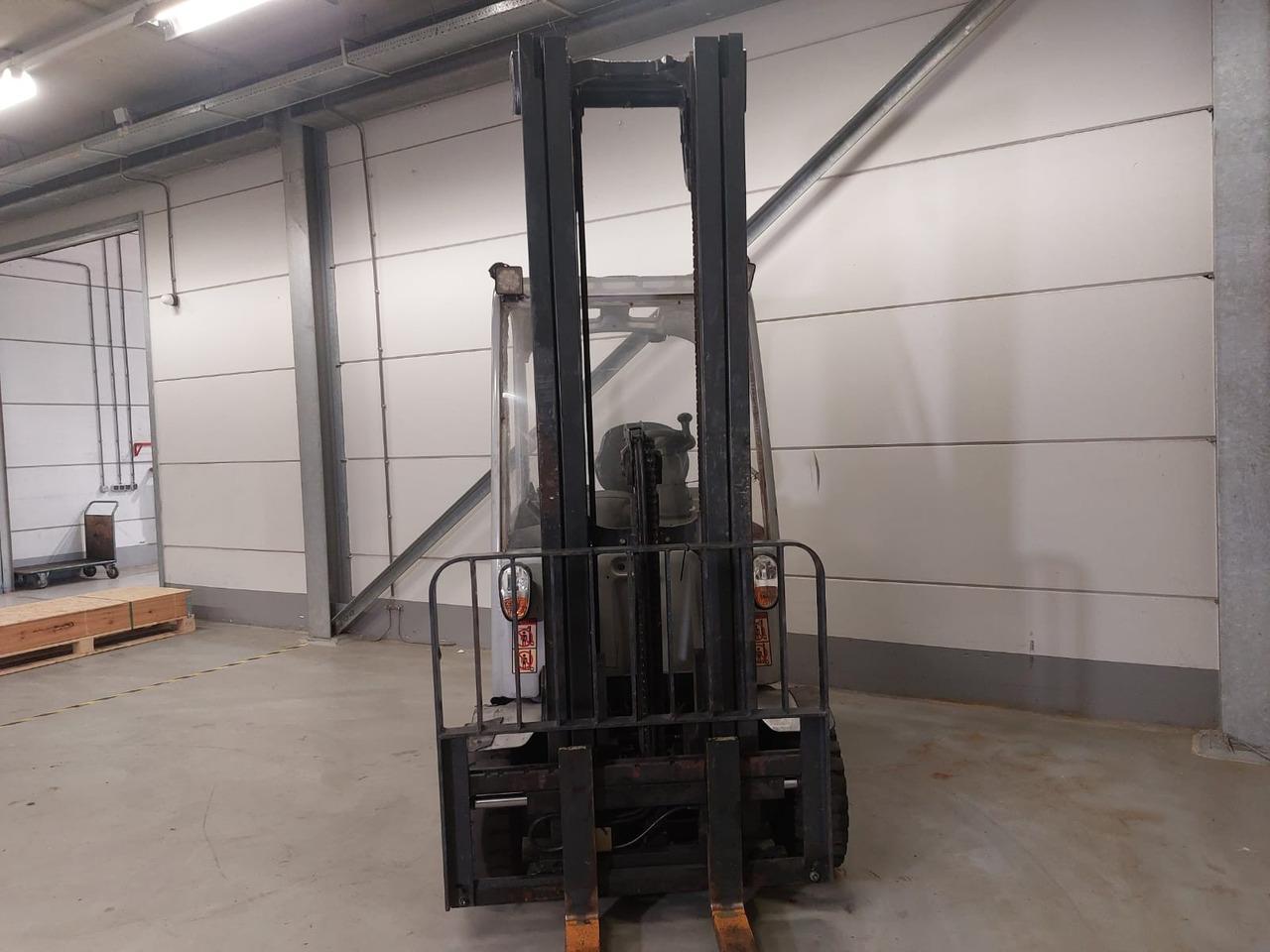 Diesel forklift- Photo 5