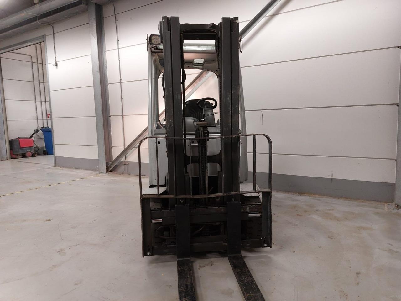 Diesel forklift- Photo 5