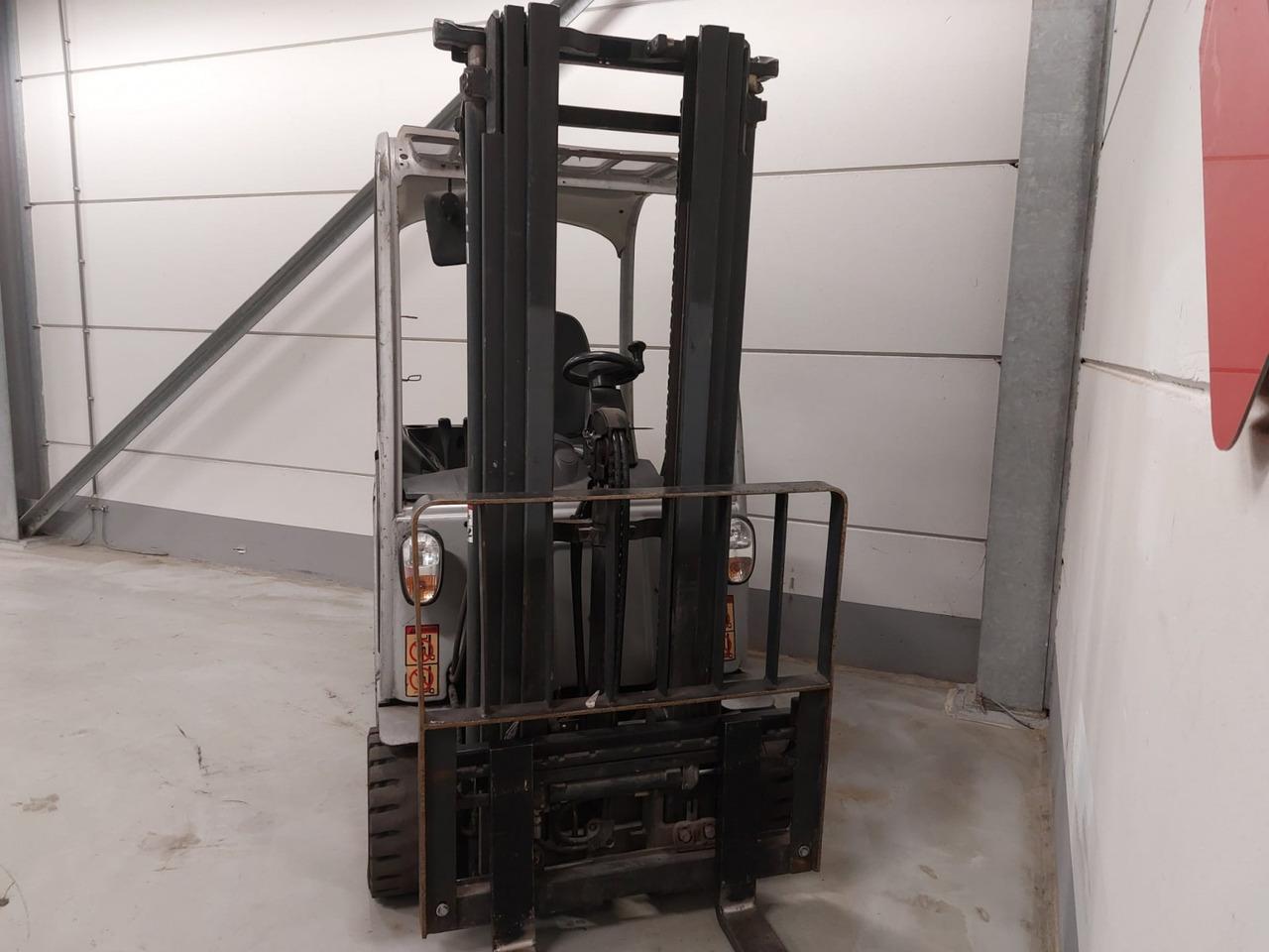 Diesel forklift- Photo 5