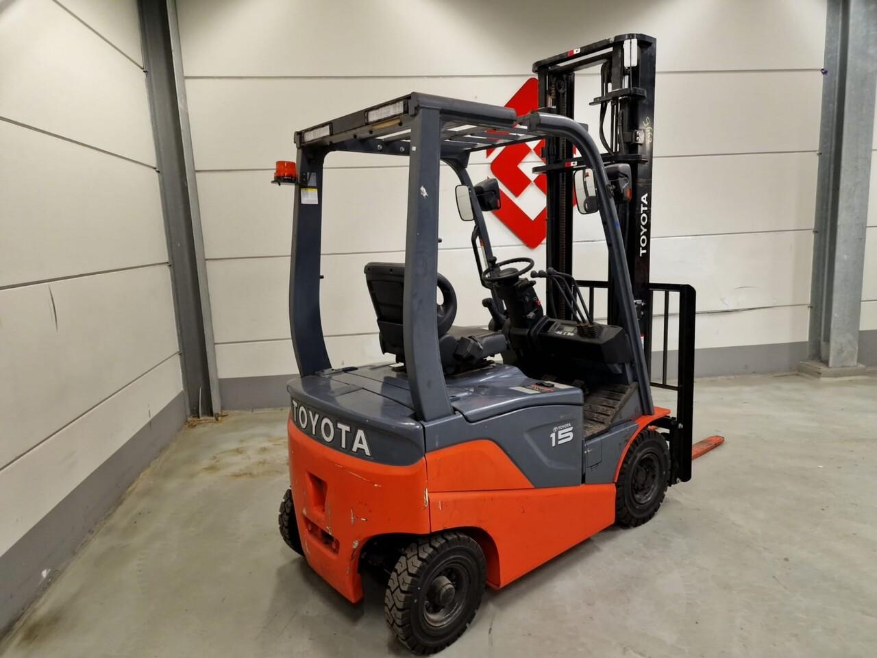 Diesel forklift- Photo 7