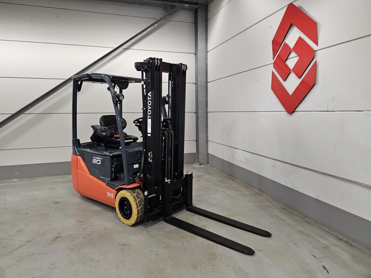 Electric forklift- Photo 3