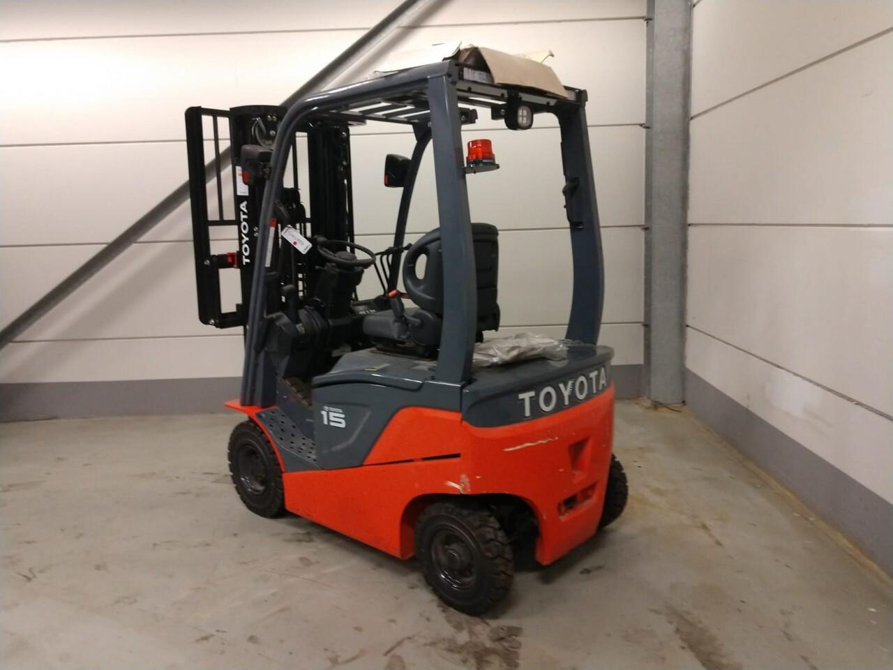 Diesel forklift- Photo 7