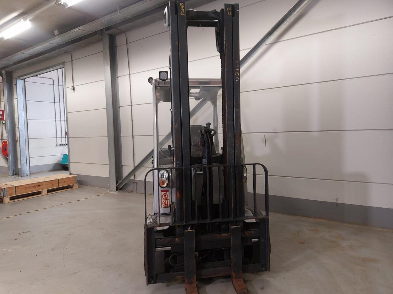 Diesel forklift- Photo 5