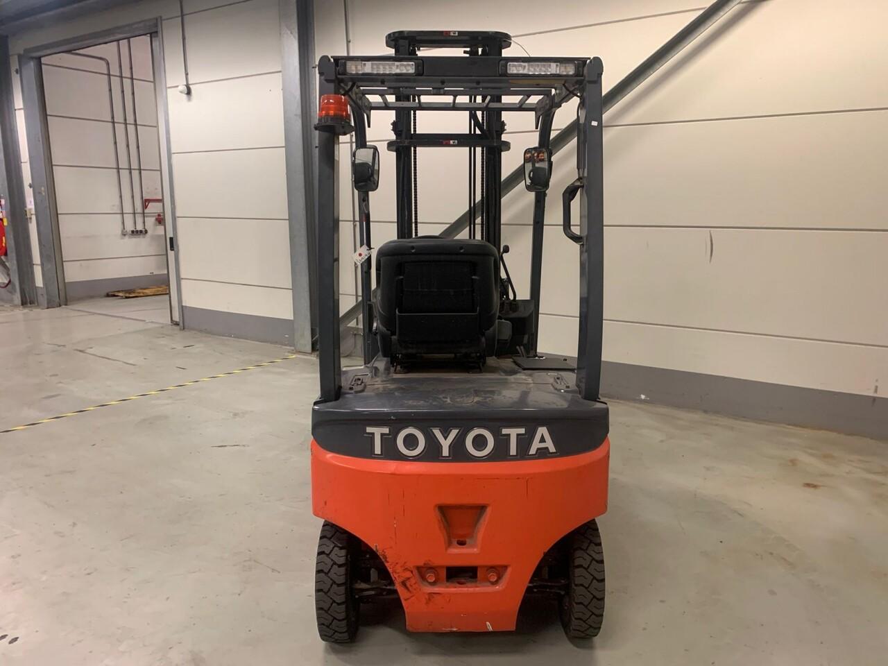 Diesel forklift- Photo 8