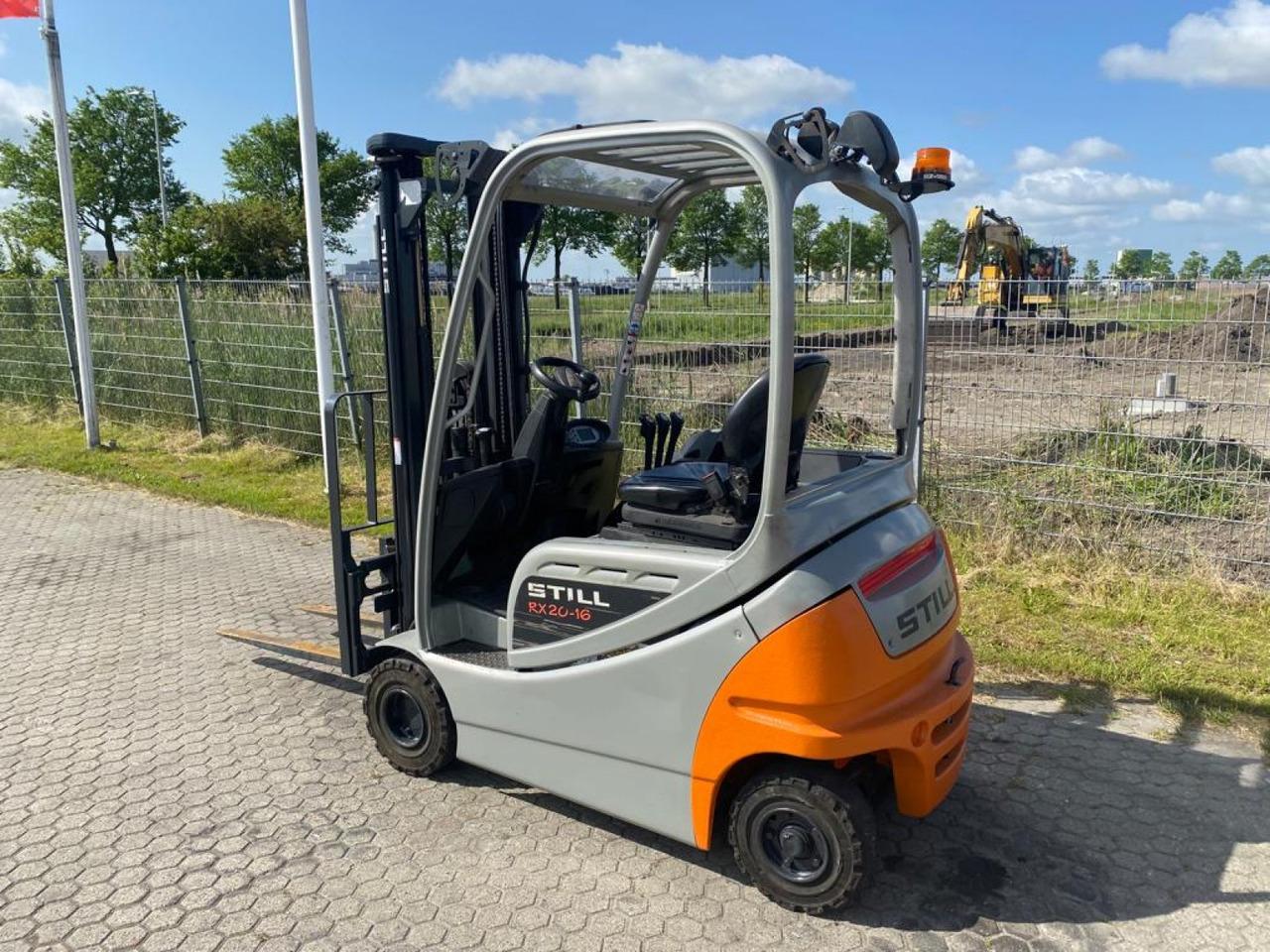 Diesel forklift- Photo 7