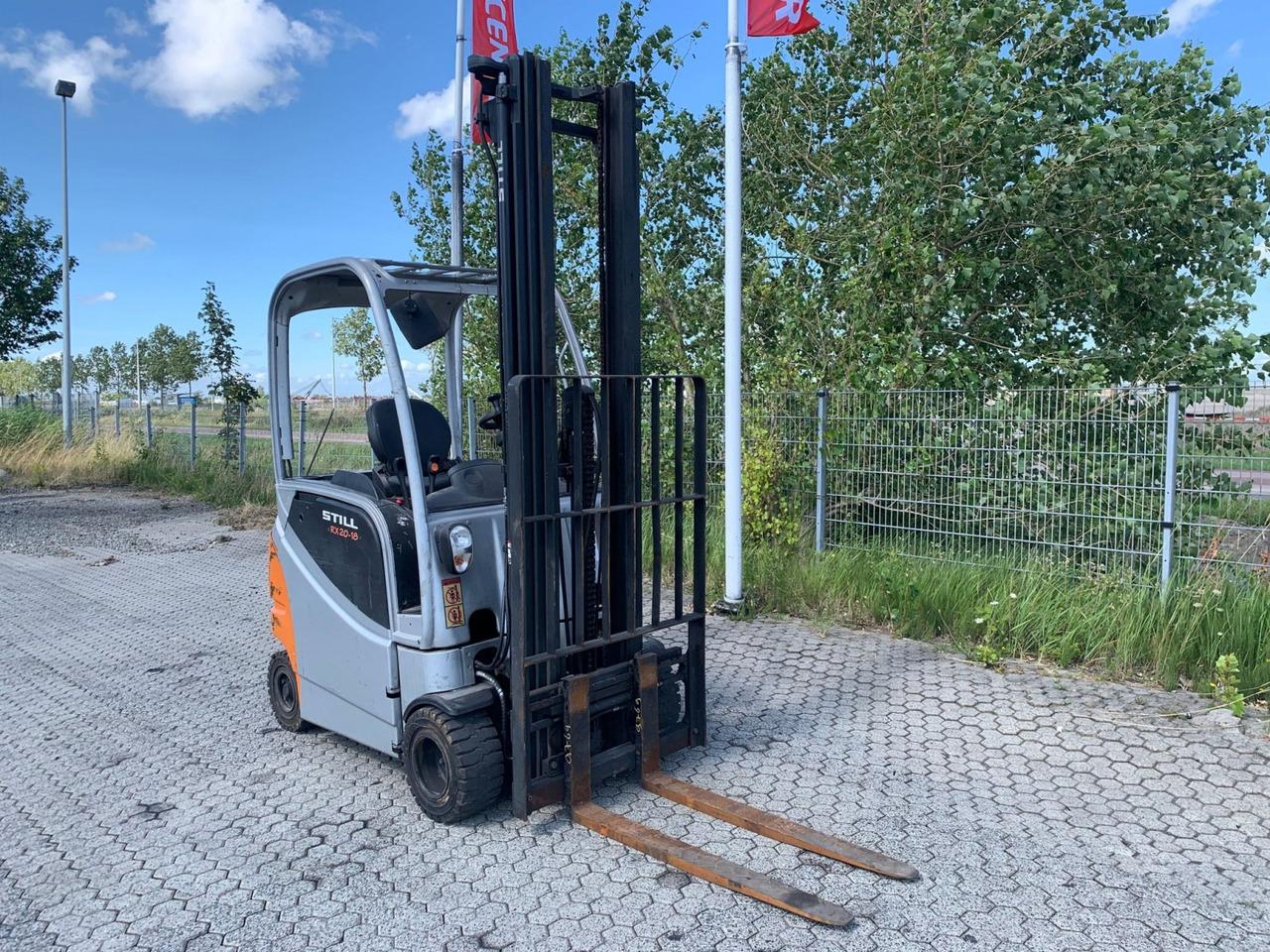 Diesel forklift- Photo 3