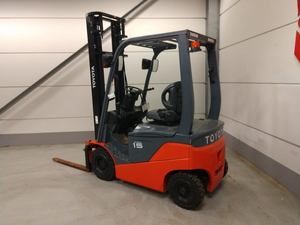 Diesel forklift- Photo 6