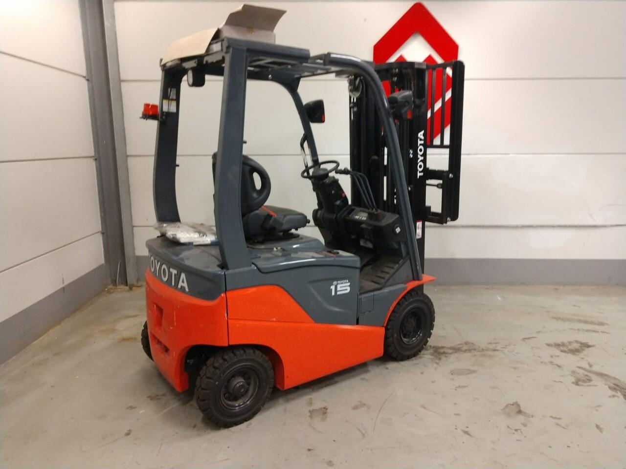 Diesel forklift- Photo 6