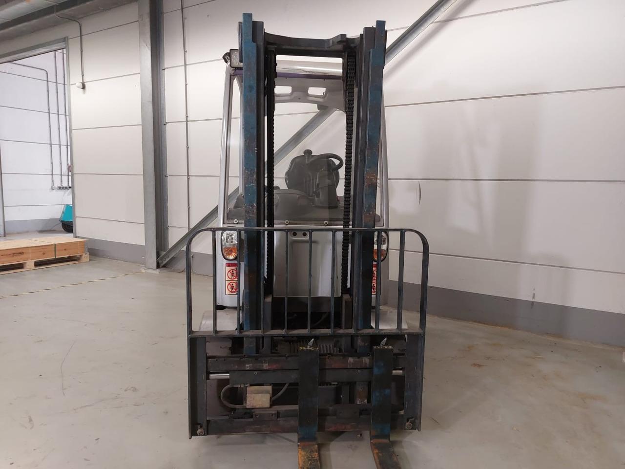 Diesel forklift- Photo 5