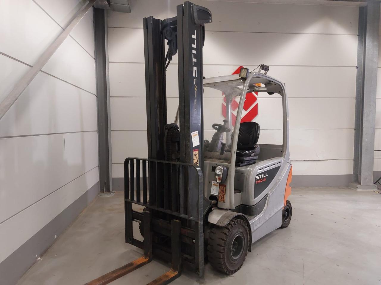 Diesel forklift- Photo 4