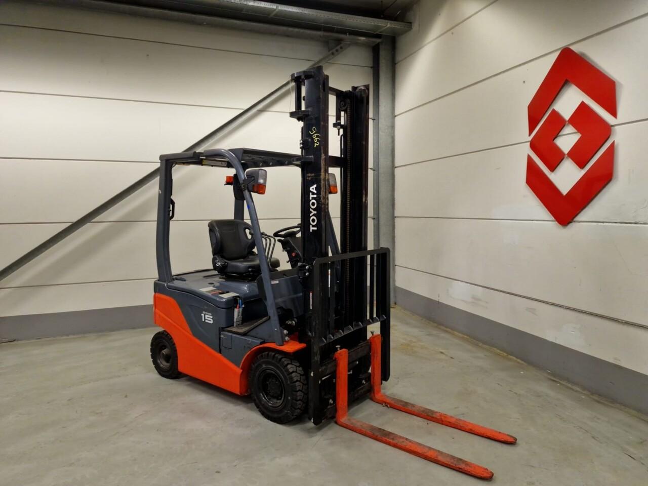 Diesel forklift- Photo 3