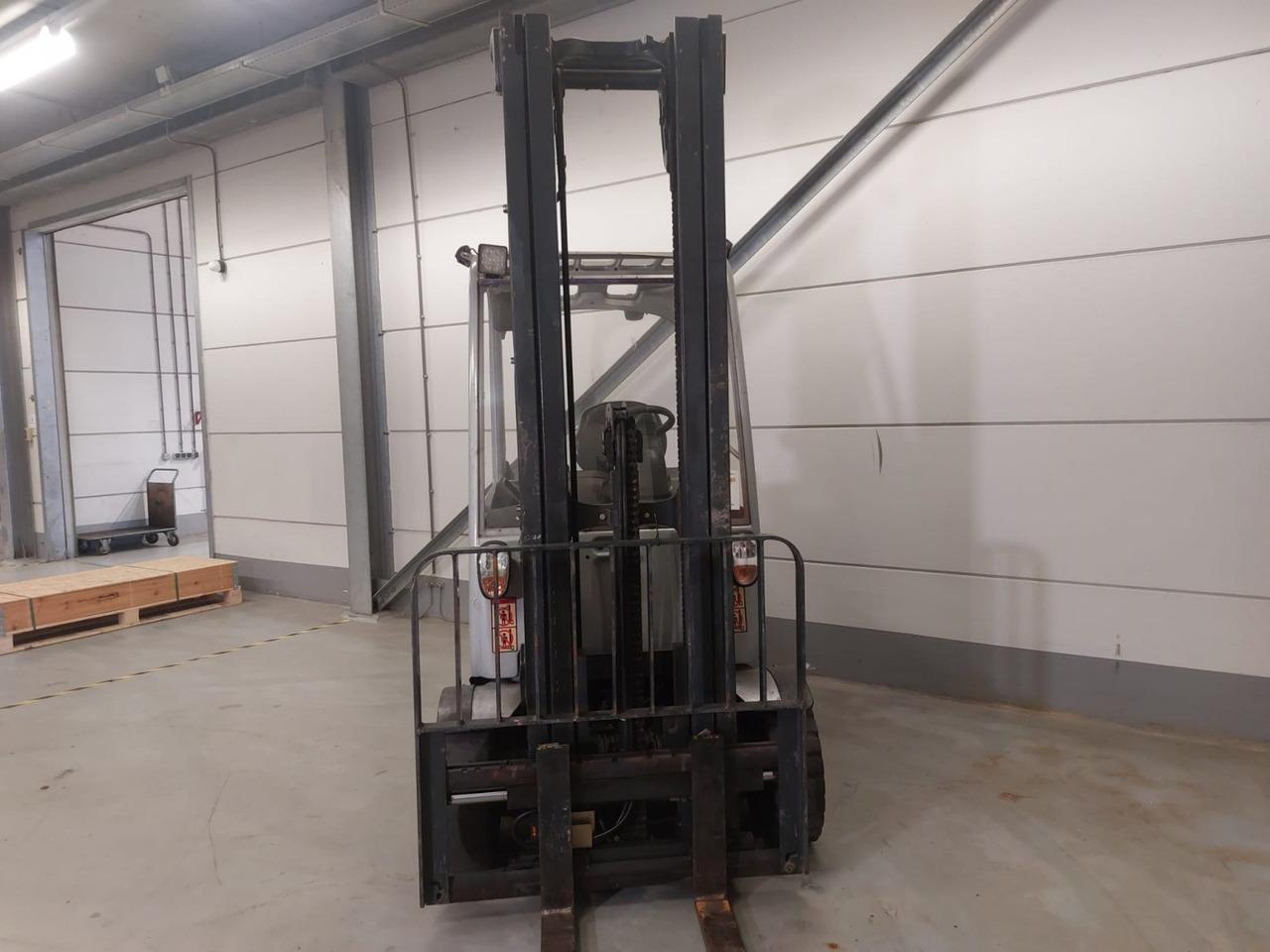 Diesel forklift- Photo 5