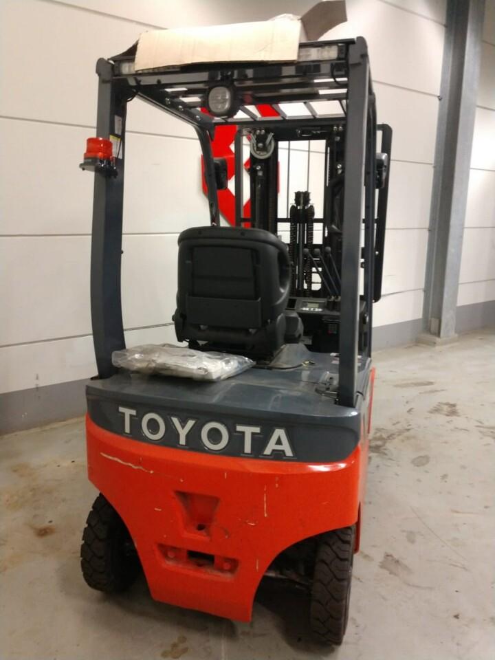 Diesel forklift- Photo 8